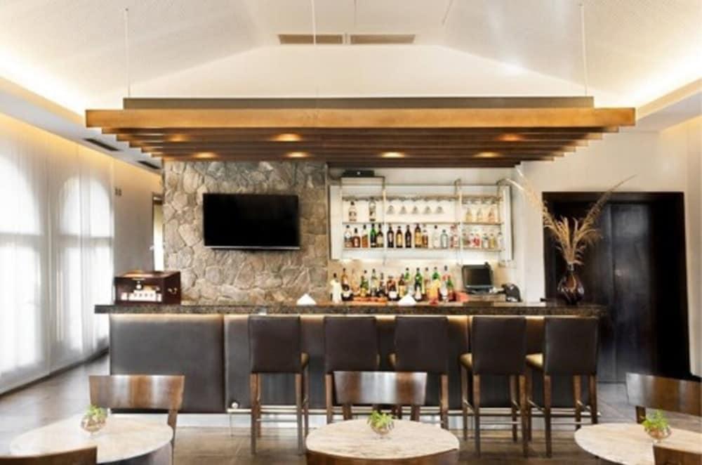 Grace Cafayate Hotel Luaran gambar The bar at the lounge