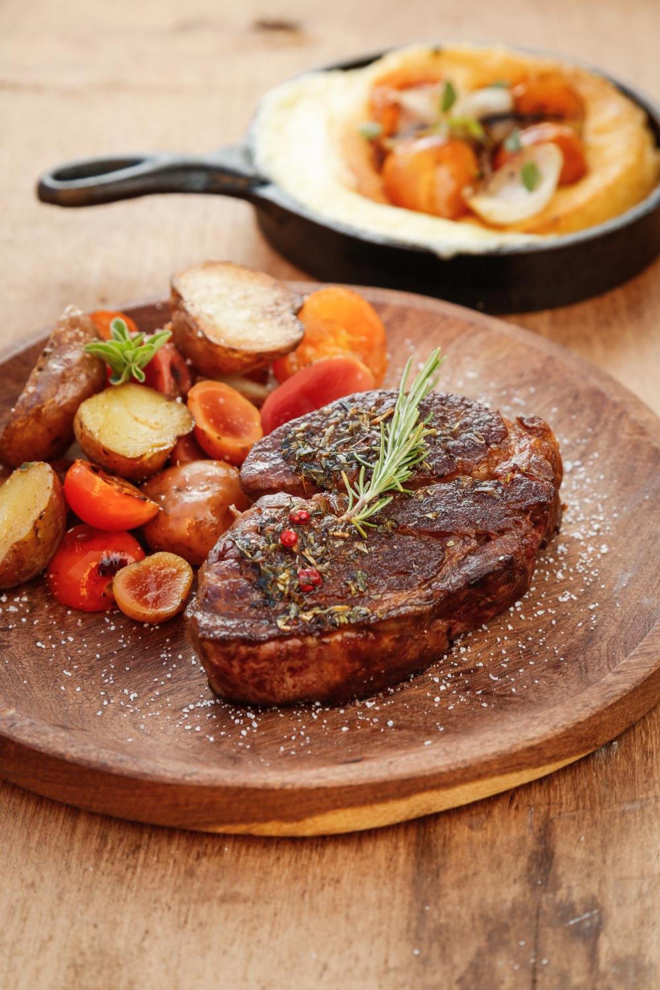 Grace Cafayate Hotel Luaran gambar A steak with vegetables
